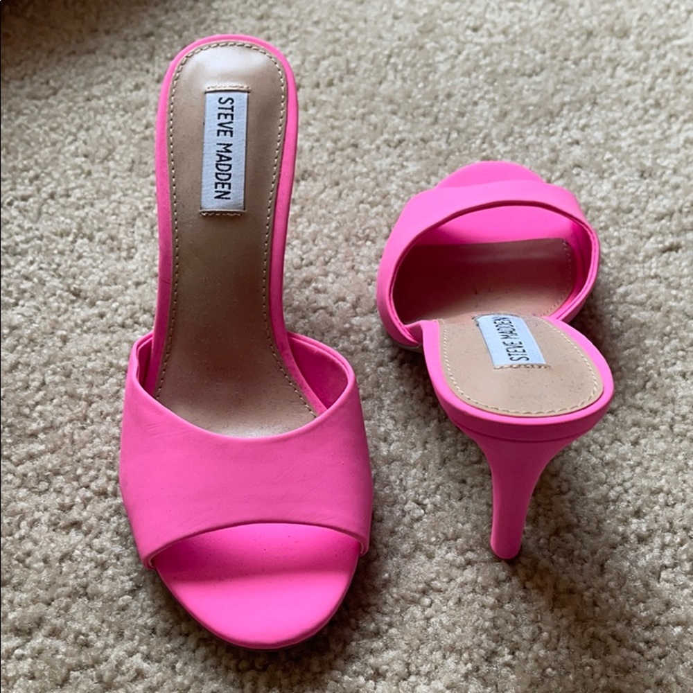 BRAND NEW NEON PINK STEVE MADDEN HEELS